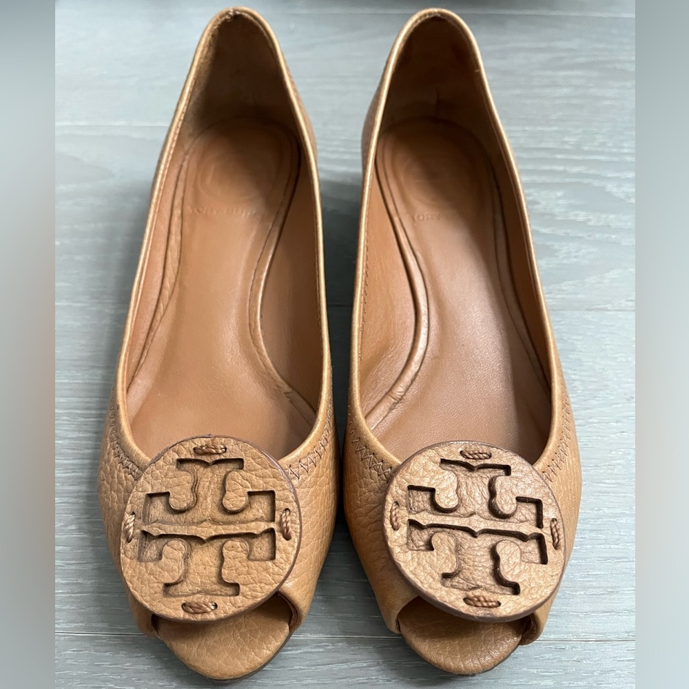 Tory Burch Tan Open Toe Wedge Heel Size 5